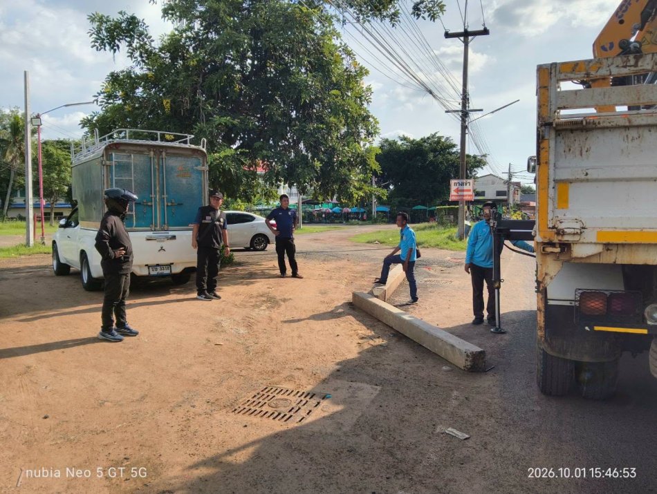 ประสานงานเจ้าของเสานำเสาออกจากบริเวณถนนเพื่อความปลอดภัยในการสัญจร