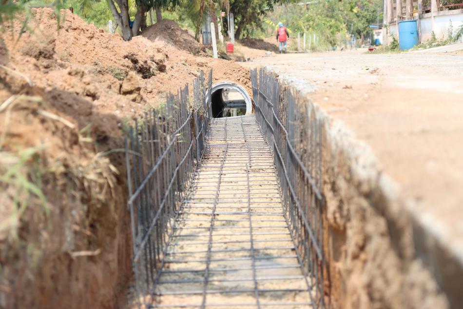 โครงการก่อสร้างรางระบายน้ำคสล.ซอยอุทัยผินชุมชนเรียงพนม หมู่13