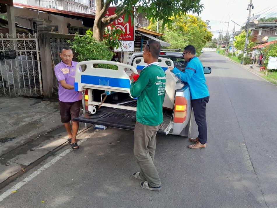 ส่งมอบอุปกรณ์ทางการแพทย์ให้ผู้ป่วยในชุมชนยืมใช้